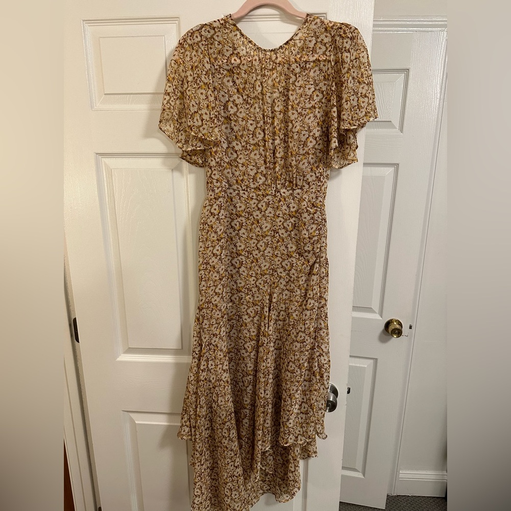 ASTR Flowered yellow/golden mid length dress